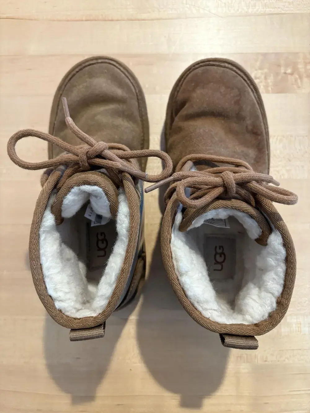 UGG Neumel Chromatic Boots Kids Size 2 Brown Suede Logo Panel Lace Up Shearling